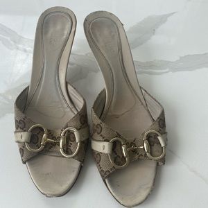 Stunning Gucci slip on heels...